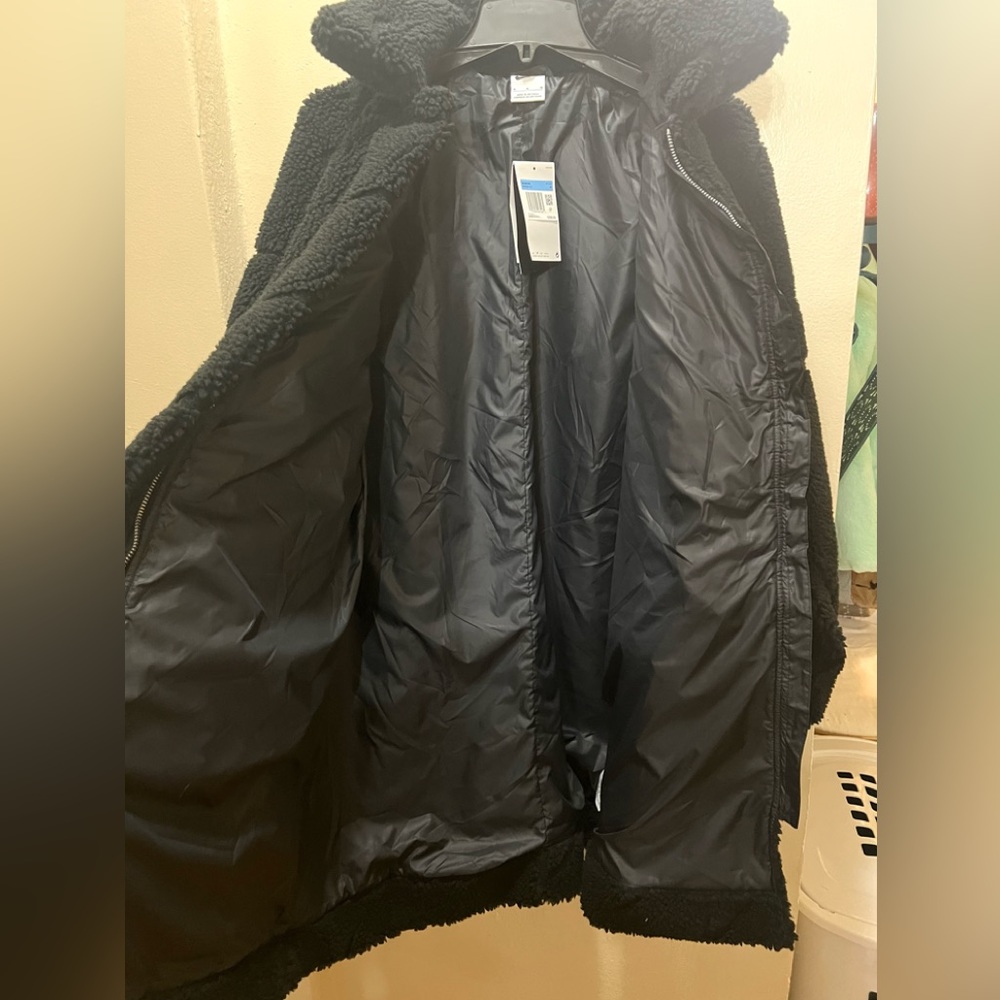 Nike Women’s Loose Fit SZ.M Sherpa Fleece Black Coat - Picture 9 of 13